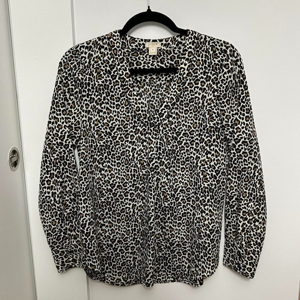 🐆 Leopard Print V-Neck Blouse